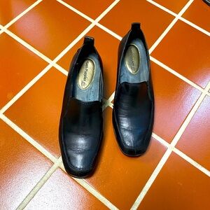 Hush Puppies shoes, black size 6. Very comfortable.